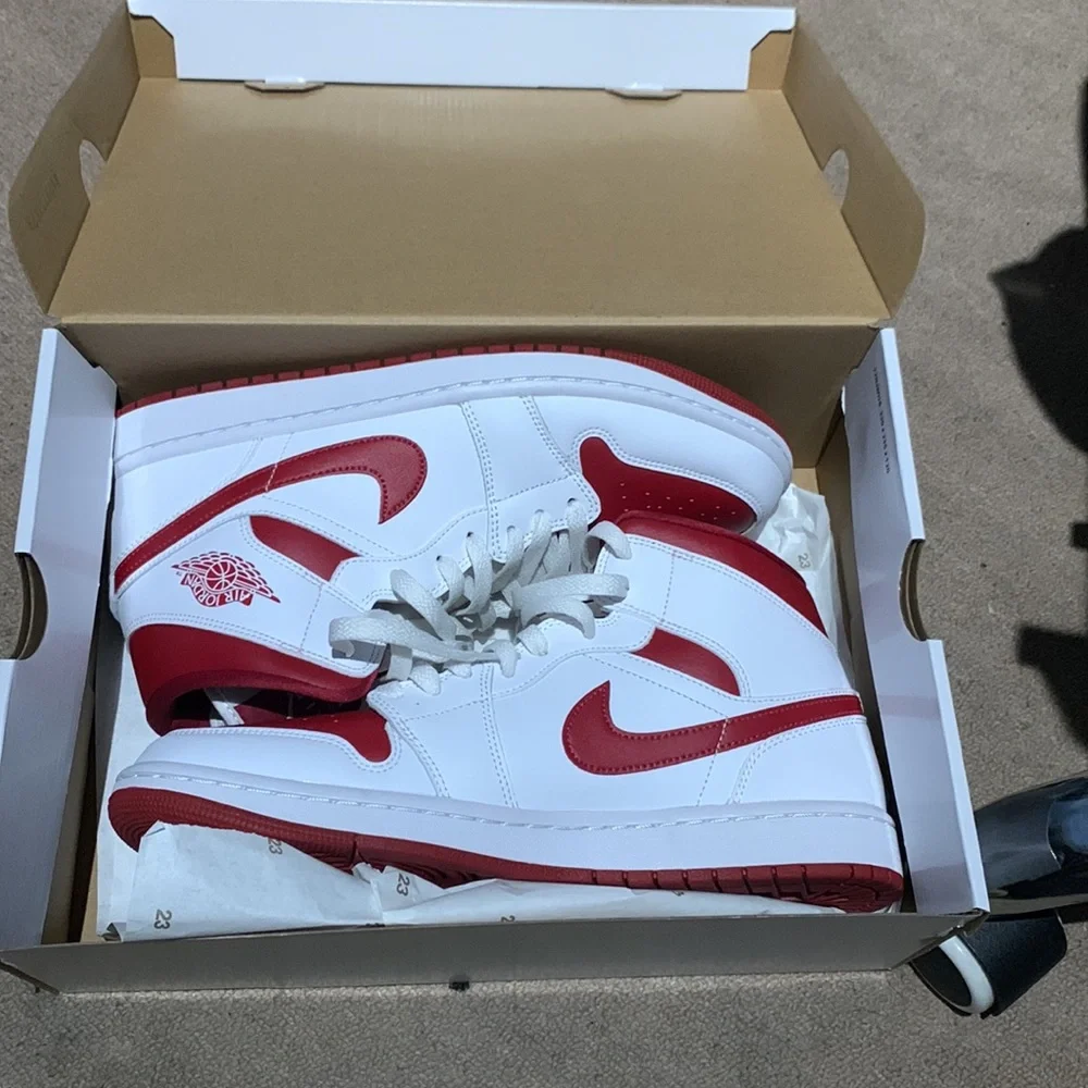 2022 Wmns Air Jordan 1 Mid 'White Pomegranate' - Picture 11 of 13